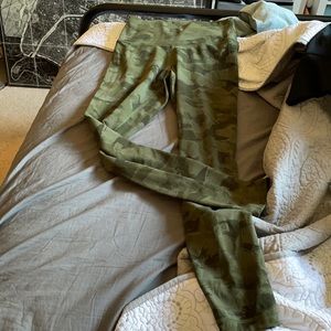ColourfulKoala camo leggings